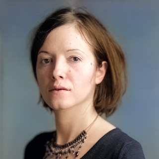Aleksandra Waliszewska - Geboren 1976 in Warszawa. Studium an der Kunstakademie in Warszawa. Diplom mit Auszeichnung bei Professor Wiesław Szamborski.