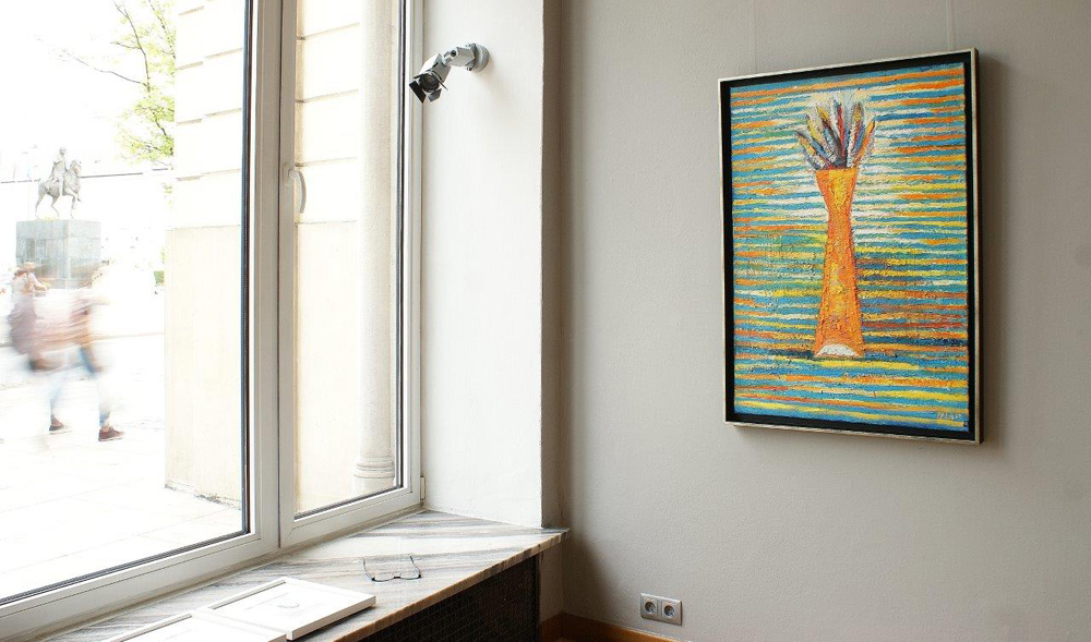 Darek Pala - Vase on a striped background (Oil on Canvas | Size: 76 x 106 cm | Price: 7000 PLN)