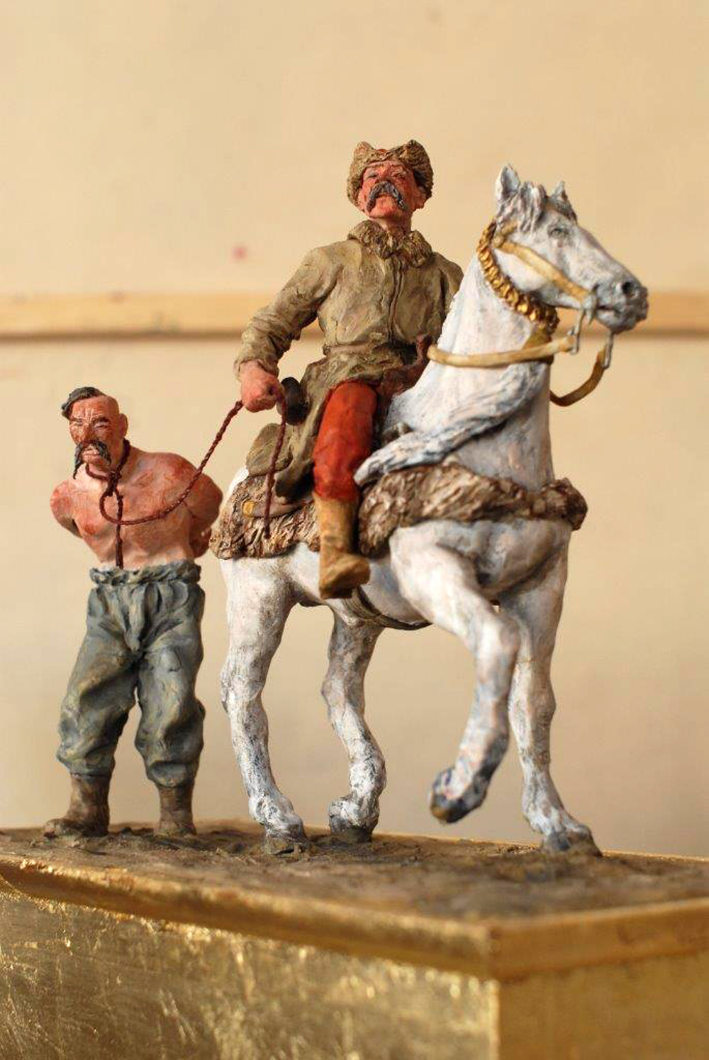 Leszek Jasiński - Captured on lasso (Ceramic | Size: 0 x 40 cm | Price: 3500 PLN)